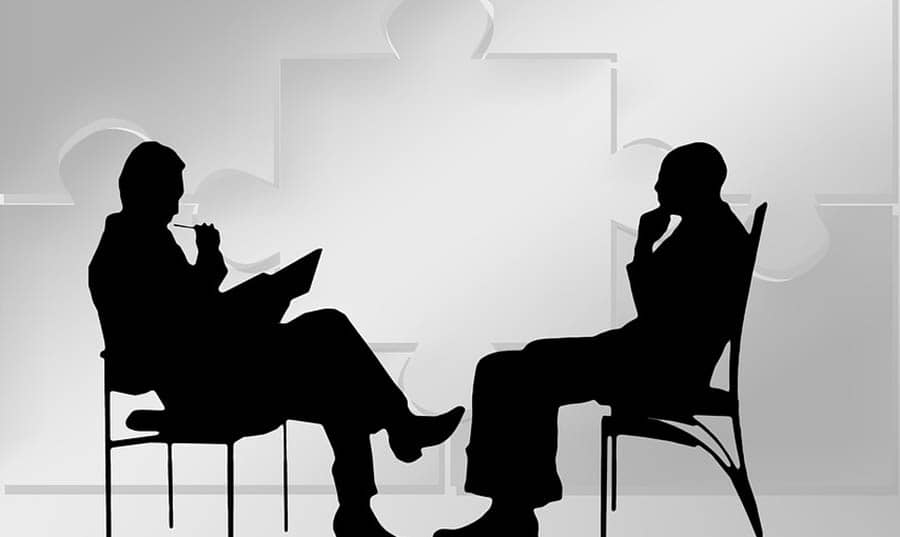 طرز نشستن در جلسه یکی از نکات اصولی در مهارت مذاکره